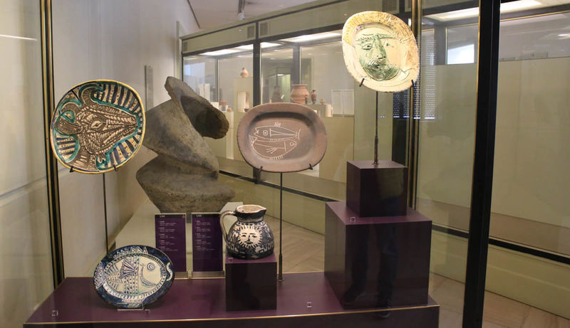 Muzeum Ceramiki oraz Sztuki Dekoracyjnej w Walencji - ekspozycja z talerzami Pablo Picasso