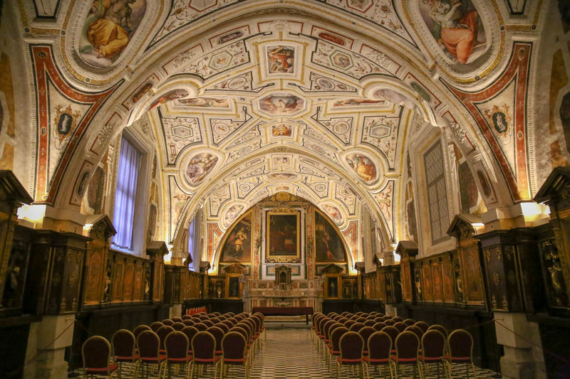 Zwiedzanie kościoła i klasztoru Sant'Anna dei Lombardi w Neapolu