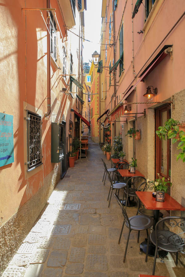Jedna z uliczek Monterosso Al Mare (Cinque Terre)
