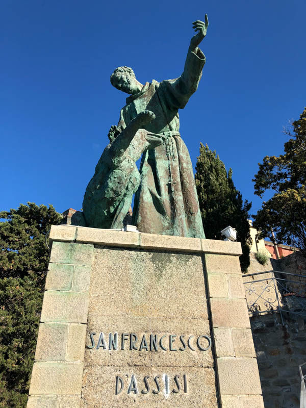 Pomnik św. Franciszka z wielkiem - Monterosso Al Mare (Cinque Terre)