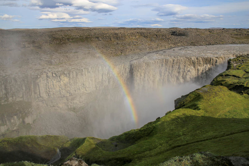 Wodospad Dettifoss i tęcza (Islandia)
