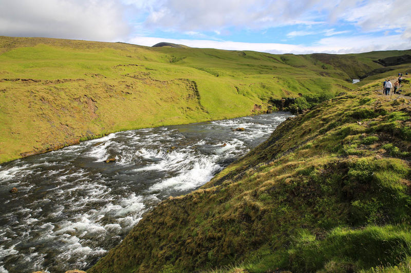 Fragment trasy nad wodospadem Skogafoss (Islandia)