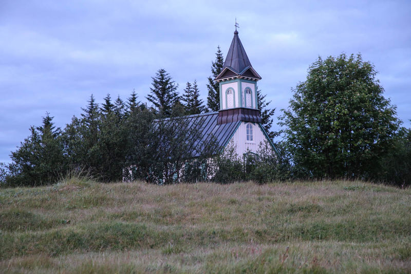 drewniany kościół Þingvallakirkja w Parku Narodowym Þingvellir (Thingvellir) - Islandia