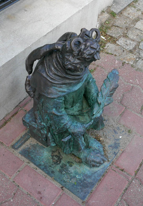Jedna z rzeźb na Trakcie Królewskim - Gniezno