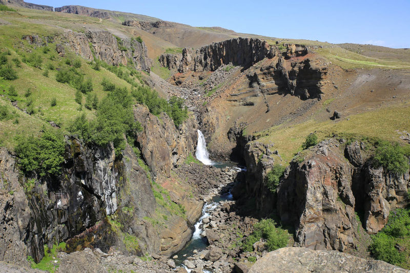 Islandia - wodospad Litlanesfoss i tarsa do wodospadu Hengifoss
