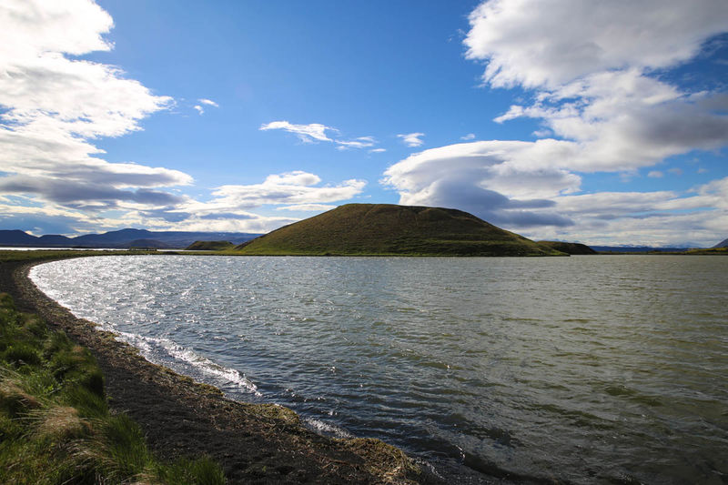 Pseudokratery Skútustaðagígar nad jeziorem Mývatn (Islandia)