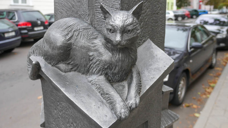 Fragment pomnika 'Zakochane koty' - Brześć