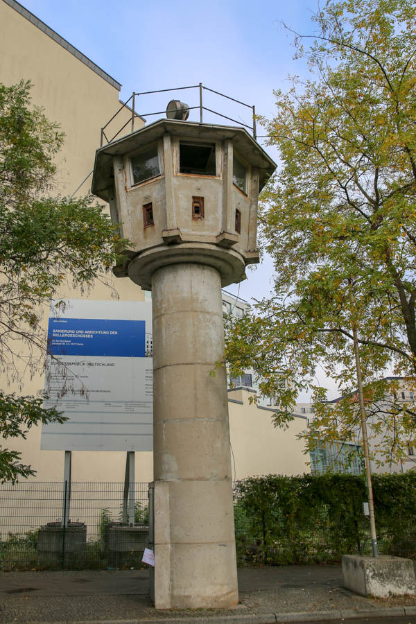 Wieża strażnicza na tyłach Pałacu Lipskiego - Berlin (śladami muru berlińskiego)