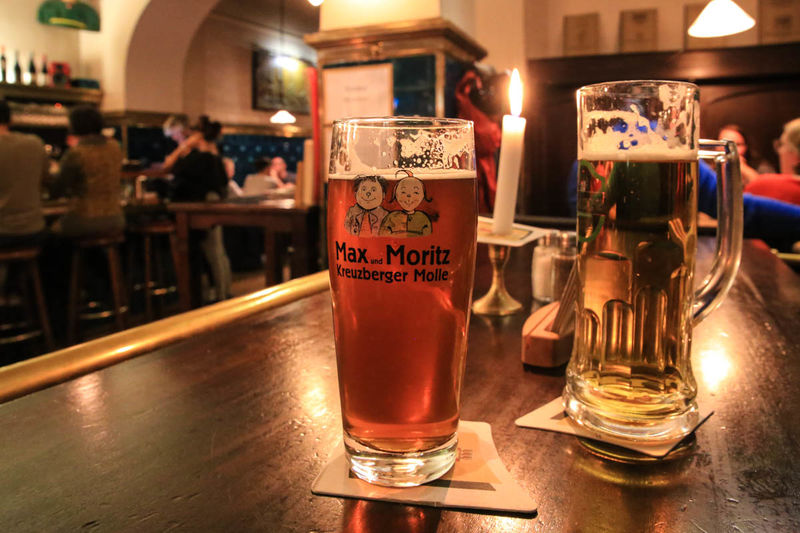 Piwo w restauracji Max und Moritz w Berlinie