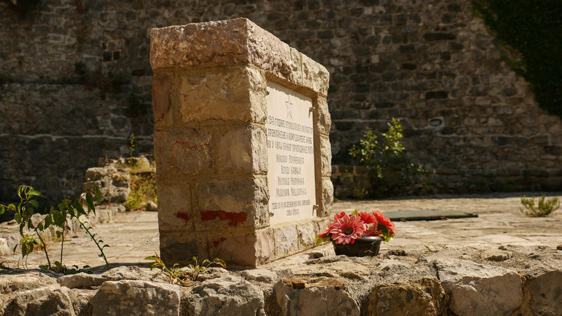 Pomnik ku czci pomordowanych partyzantów - Bar, Czarnogóra