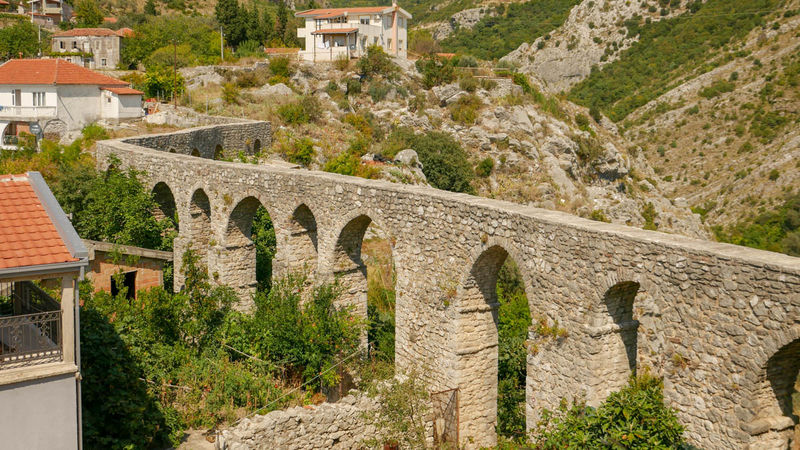 !Akwedukt w Starym Barze (Czarnogóra)