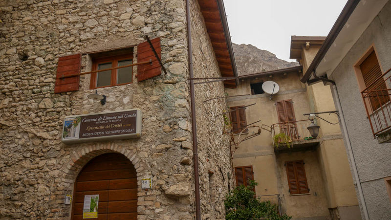 Limone sul Garda - fasada 'cytrynowego zamku'