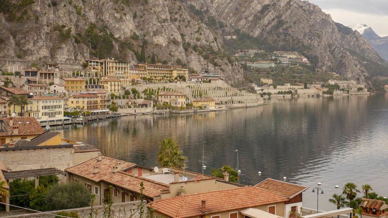 Limone sul Garda - widok z tarasu koło kościoła