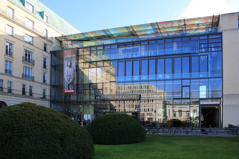 Akademię Sztuki (Akademie der Künste) w Berlinie