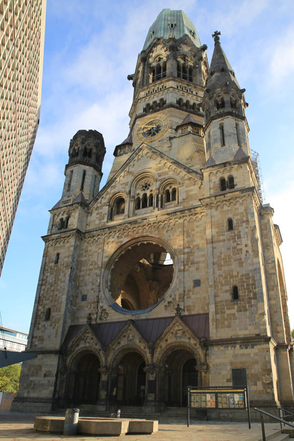 Widok na Stary Kościół Pamięci Cesarza Wilhelma 