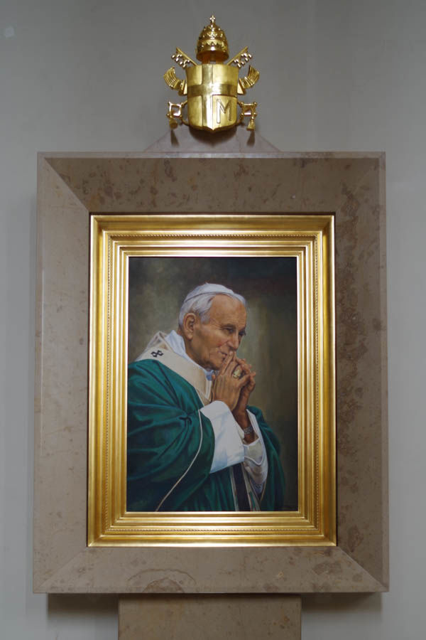 Bazylika w Wiślicy - portret Jana Pawła II