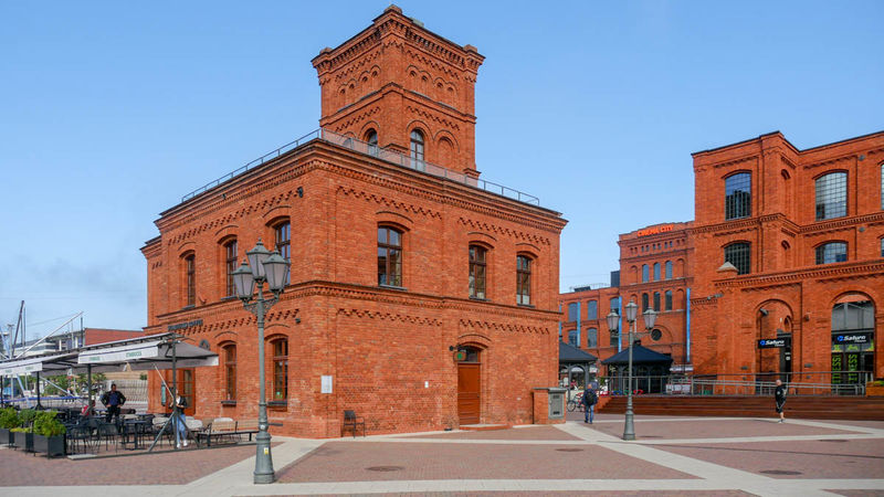 Dawny budynek straży pożarnej na terenie fabryki Poznańskiego w Łodzi