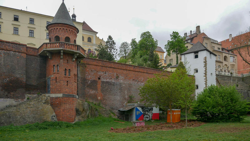 !Schron przeciwatomowy w Ołomuńcu (centralny fragment zdjęcia))