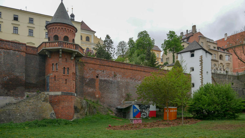 Schron przeciwatomowy w Ołomuńcu (centralny fragment zdjęcia))