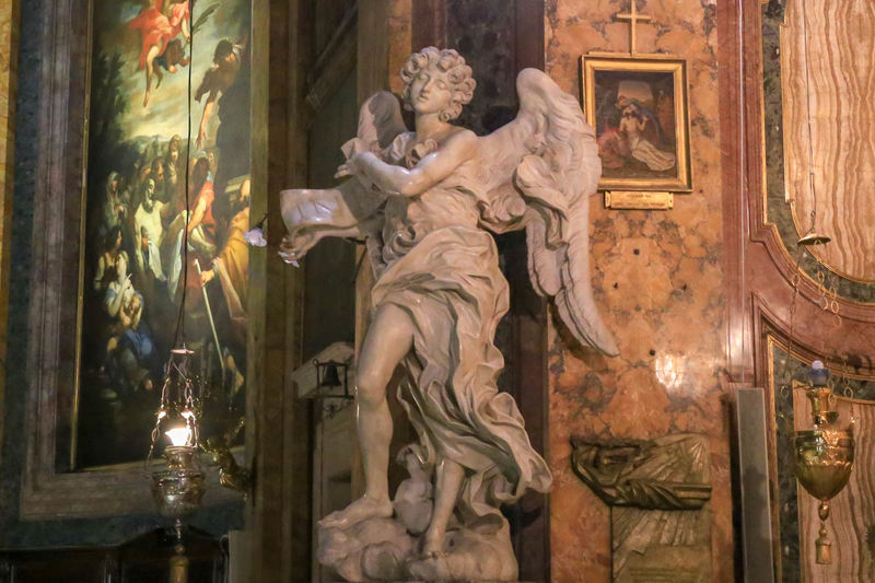 Oryginalna rzeźba Berniniego (z mostu św. Anioła) w bazylice Sant'Andrea delle Fratte w Rzymie