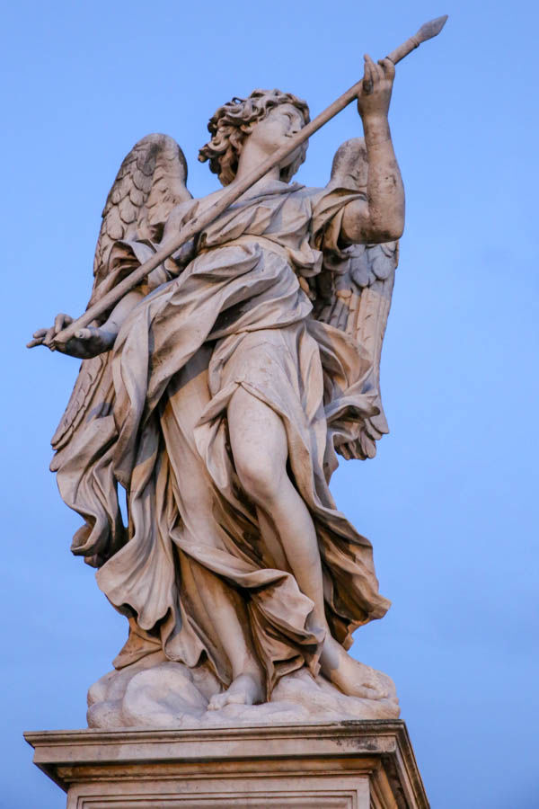 Rzeźba na moście św. Anioła w Rzymie