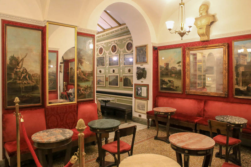 Kawiarnia Antico Caffè Greco - okolice Schodów Hiszpańskich w Rzymie