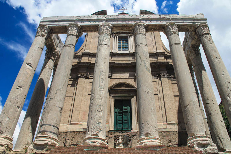 !Świątynia Antonina i Faustyny - Forum Romanum w Rzymie