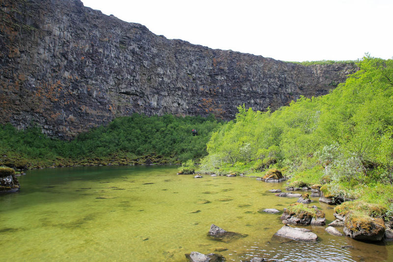Kanion Ásbyrgi i staw Botnstjörn (Islandia)