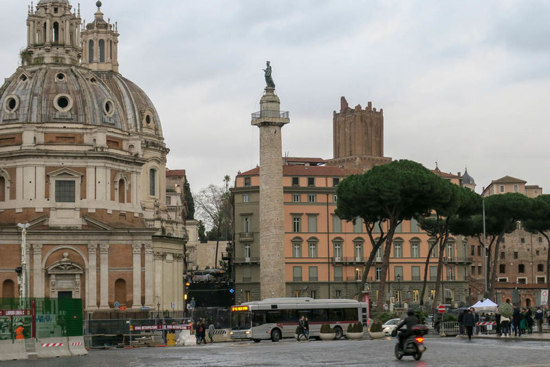 !Widok na Kolumnę Trajana w Rzymie
