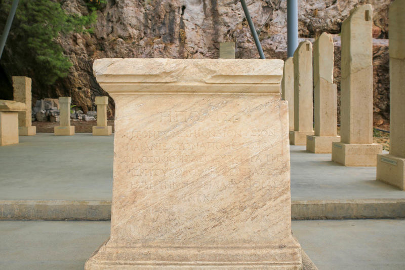Akropol w Atenach - marmurowa podstawa z inskrypcją (okolice 210 roku)