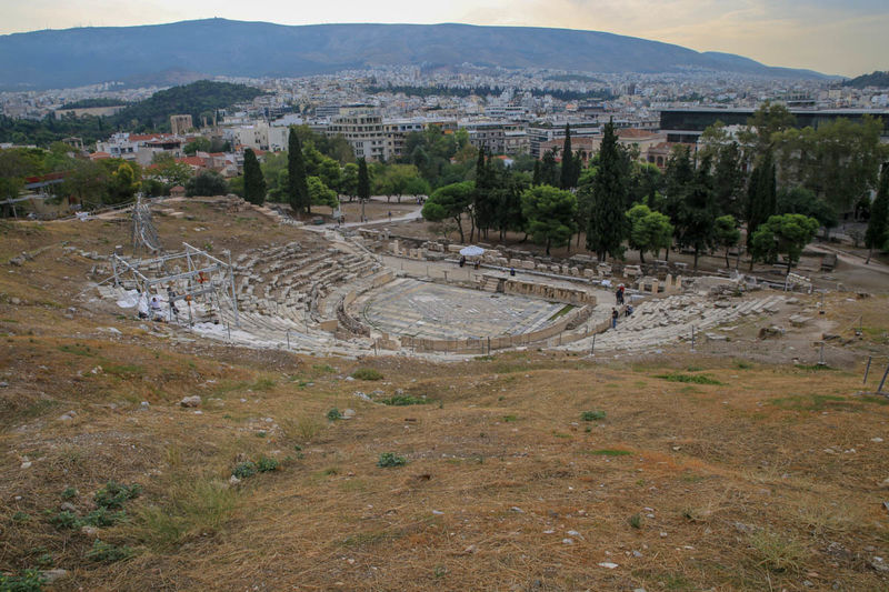 !Widok na Teatr Dionizosa - Akropol w Atenach