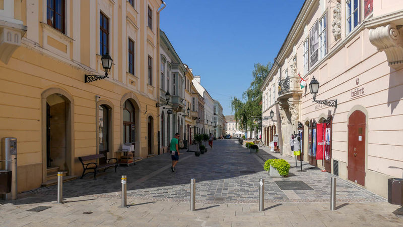 Győr - zabytkowe uliczki i kamienice w centrum miasta