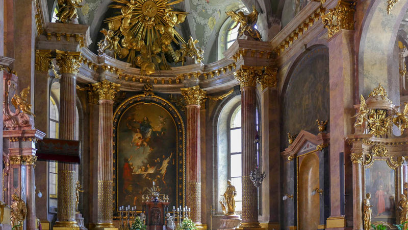 Wnętrze katedry w Győr