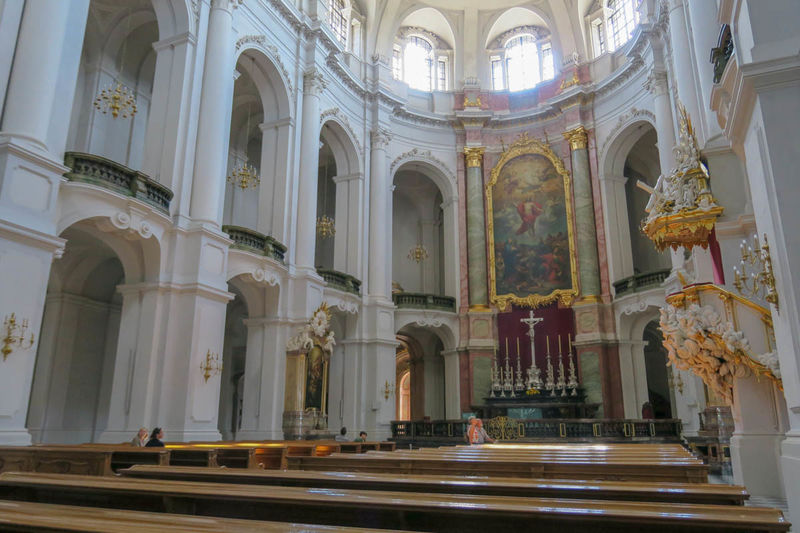 !Wnętrze Katedry w Dreźnie