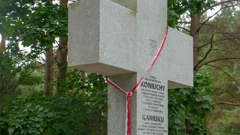 !Polskie wsie na Wileńszczyźnie - pomnik w Koniuchach