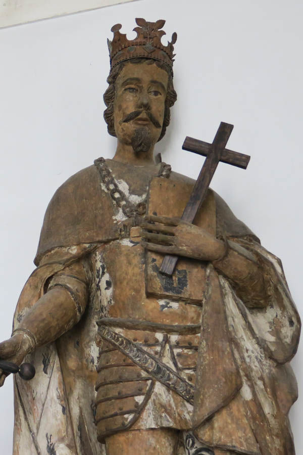 Tyniec - krużganki klasztorne - posąg Kazimierza Odnowiciela