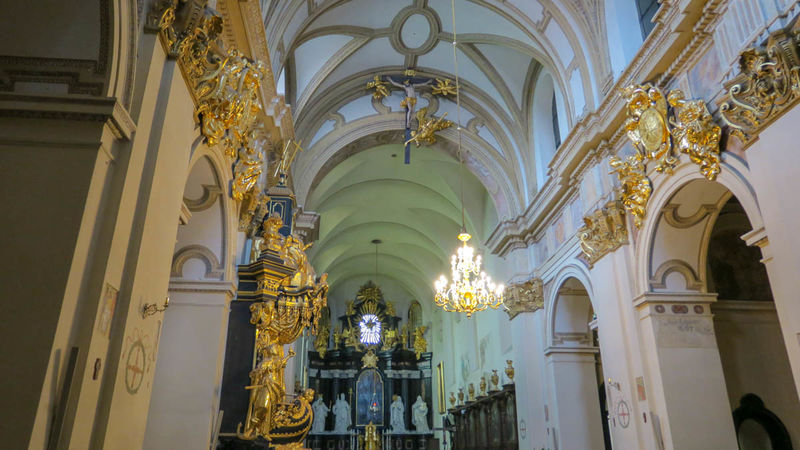 Kościół św. Piotra i Pawła w Tyńcu - ołtarz i główna nawa
