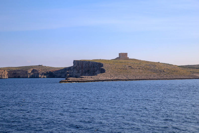 Widok na Baterię św. Marii - wyspa Comino, Malta