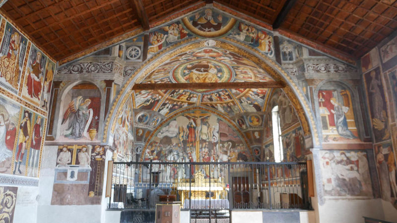 Wnętrze kościoła Świętej Trójcy w Esine
