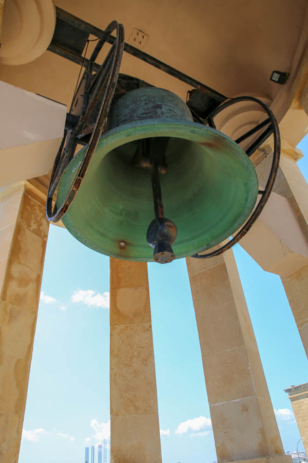 Pomnik-dzwonnica Siege Bell War Memorial - Valletta