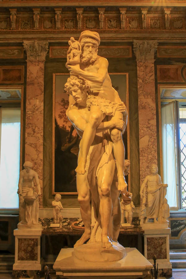 !Rzeźba przedstawiająca mitologicznych uciekinierów z płonącej Troi, Bernini - Galeria Borghese w Rzymie