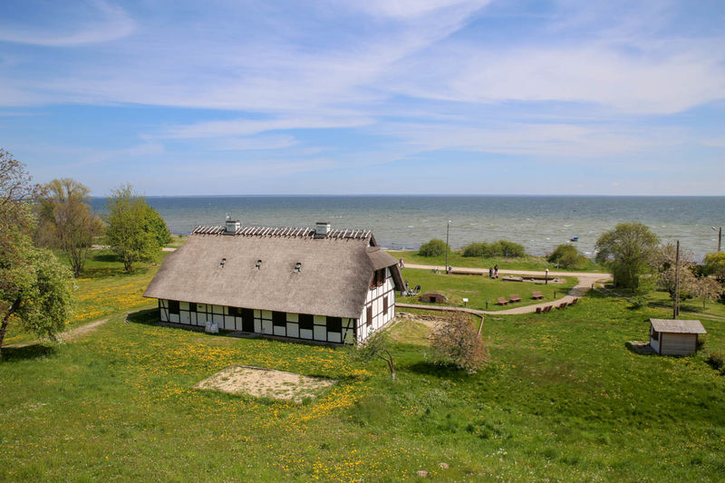 Widok z punktu widokowego nad Osadą Łowców Fok - Rzucewo