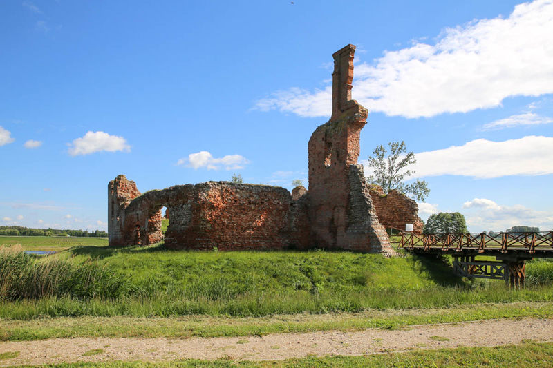 !Ruina zamku we wsi Besiekiery