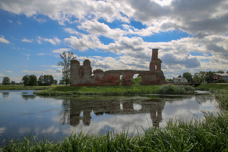 Ruiny zamku we wsi Besiekiery