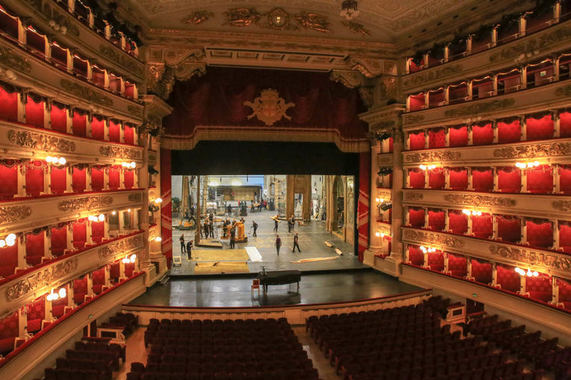 Zwiedzanie Mediolanu - wnętrze teatru La Scala