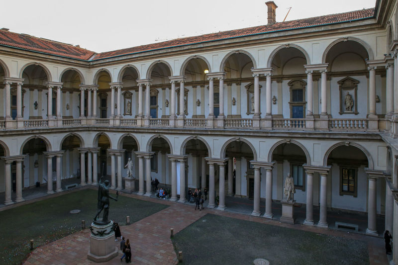 !Pinakoteka Brera w Mediolanie - widok na dziedziniec