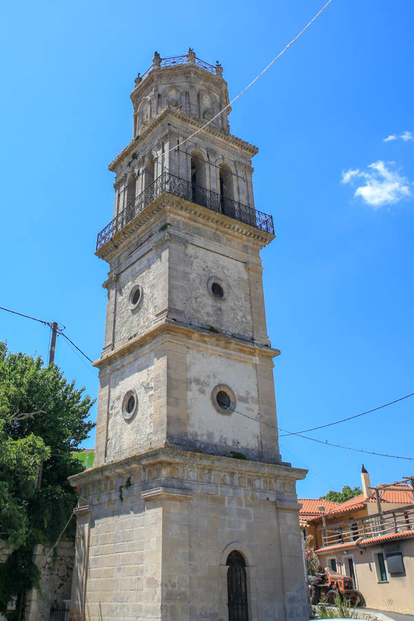 Zakynthos - wolnostojąca dzwonnica w miasteczku Koiliomenos