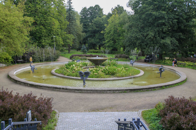 Park Podzamcze i widok na fontannę Symfonia Ptaków