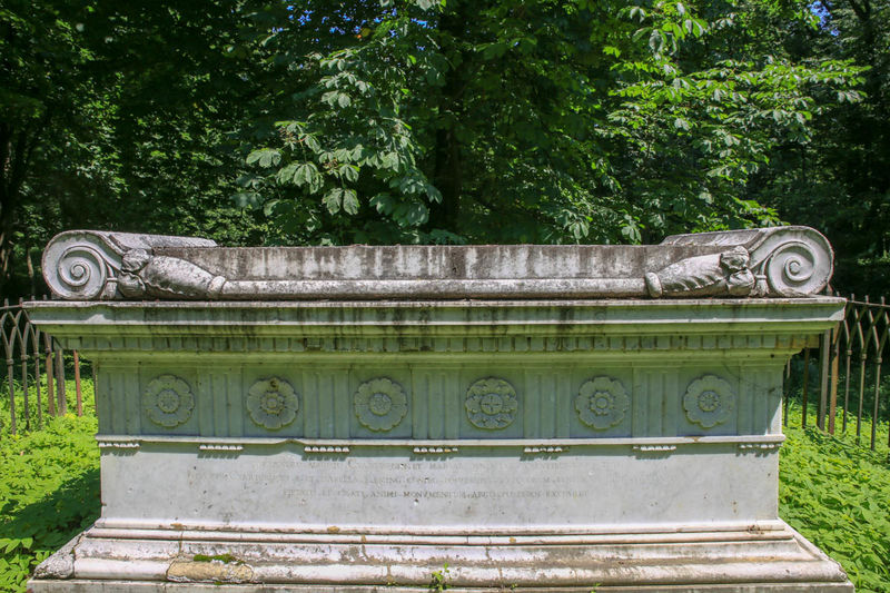 Sarkofag Augusta i Zofii ks. Czartoryskiej - Park Czartoryskich w Puławach