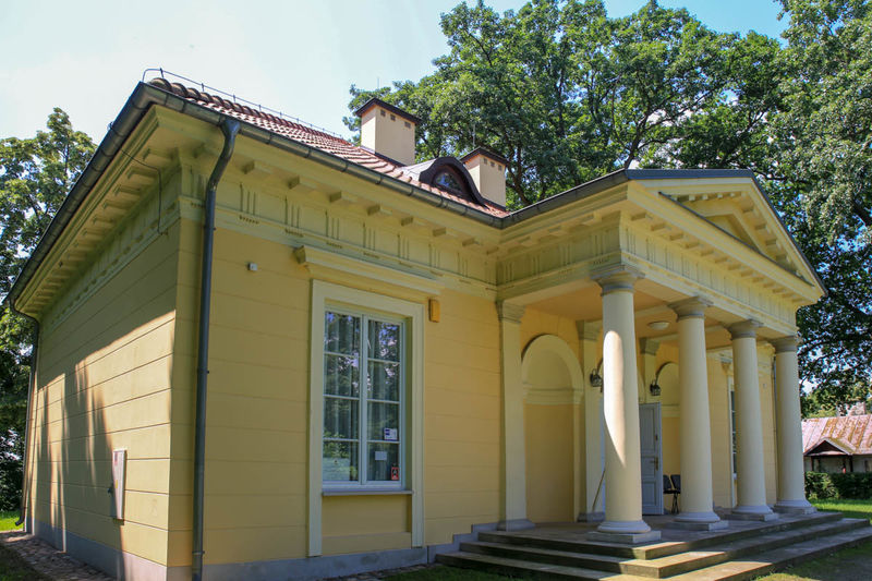 !Domek Żółty - Park Czartoryskich w Puławach